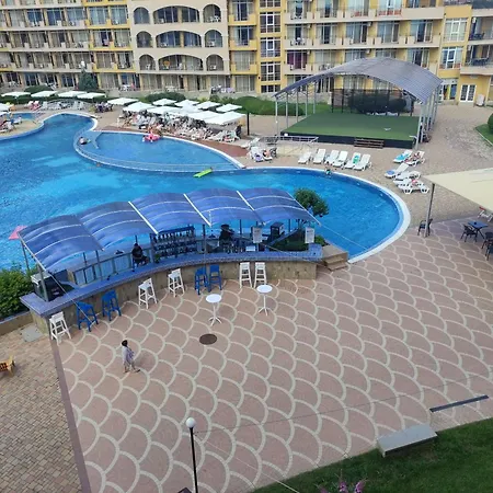 Midia Family Апартамент Ахелой