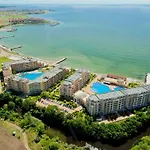 Апартамент Midia Family Ахелой